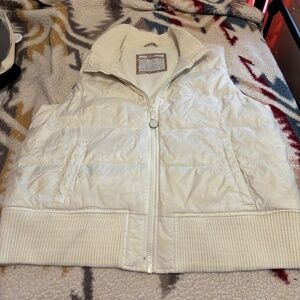 Old Navy White Puffer Vest – XL – Like New